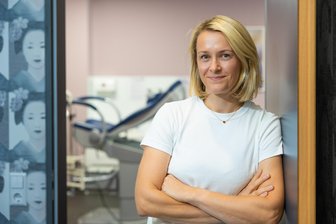 Wie ein Vaginal-Laser Frauen ein neues Lebensgefühl schenkt - Dr. Johanna Janschek aus Dresden gehört zu den wenigen Gynäkologen in Sachsen, die per Lasertherapie die Scheidengesundheit verbessern.