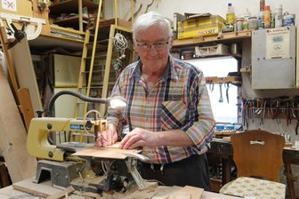 Wie ein Vielauer Handwerker seinen Traum vom Holz lebt - In seiner urigen Werkstatt ist Andreas Kunz in seinem Element. Wenn er es gesundheitlich schafft, erledigt er ab und an auch noch kleinere Aufträge für Privatleute.