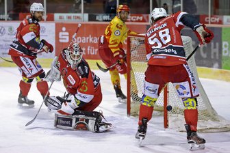 „Wie ein zweites Zuhause“: Warum Torhüter Christian Schneider der Abschied von den Eispiraten Crimmitschau so schwer fällt - Torhüter Christian Schneider spielt in den Personalplanungen der Eispiraten Crimmitschau wahrscheinlich keine Rolle mehr.