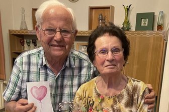 Wie eine Ehe 70 Jahre lang hält: Ursula und Rolf Gruschwitz aus dem Vogtland feiern ihre Gnadenhochzeit - 70 Jahre sind Ursula und Rolf Gruschwitz miteinander verheiratet. Entbehrungen, Fleiß, Liebe füreinander und für Mitmenschen prägen das Leben der beiden 90-Jährigen bis heute.