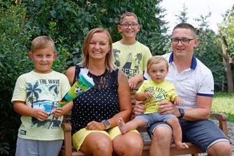 Wie eine Familie Hürden zum Schulanfang meistert - Marius, Diana, Moritz, Marlon und Sebastian Rabe (von links). Die Familie freut sich auf den Schulanfang, auch wenn er im Ausweichquartier stattfinden muss.