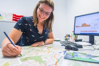 Wie eine Managerin zwei Gemeinden attraktiver machen will - Carolina Bernstein will als Tourismuskoordinatorin Jahnsdorf und Neukirchen attraktiver machen. 