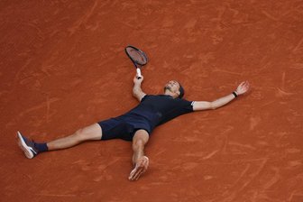Wie einst Becker: Zverev krönt sich zum Grand-Slam-Champion - Alexander Zverev nach dem Gewinn der French Open.