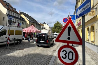 Wie es mit dem Wochenmarkt in Hainichen weitergeht - Für den Wochenmarkt in Hainichen wurde die Sperrung der Marktunterseite diskutiert.