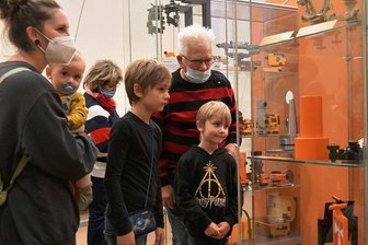 Wie es um die Freiberger Firmen bestellt ist - Tradition: Im Schloss Freudenstein hat die FPM Holding historische und aktuelle Messgeräte gezeigt. Die Wurzeln der Firma reichen 250 Jahre zurück.