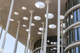 Wie europäisches Geld für Sachsens Wirtschaft arbeitet - Hier werden die Förderanträge bearbeitet: Die Sächsische Aufbaubank in Leipzig.