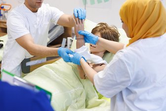 Wie gelingt die Integration ausländischer Fachkräfte? Stammtisch in Oederan bietet Hilfe - Nicht nur in der Pflege sind Fachkräfte aus dem Ausland im Einsatz.