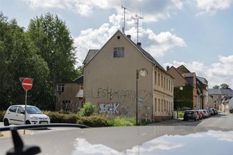 Wie Glauchau mit diesem Schandfleck umgeht - Seit mehr als zehn Jahren steht das Haus an der Hoffnung 57 in Glauchau leer.