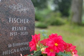Wie Gornsdorfs neue Bürgerstiftung funktioniert - Falsches Datum: Reiner Fischer wurde nicht 1937, sondern 1938 geboren. Der Fehler auf dem Grabstein hat zu Verwirrung geführt.