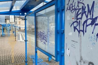 Wie Hainichen gegen randalierende Jugendliche vorgeht - Schmierereien an den Wartehäuschen am Bahnhof. "Wir haben größere Probleme mit Heranwachsenden", sagt der Oberbürgermeister. 