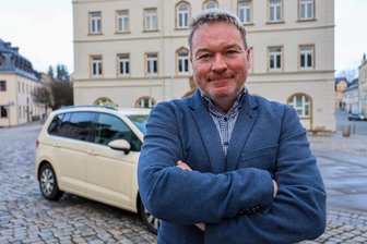 Wie hohe Spritpreise Unternehmer im Erzgebirge unter Druck setzen - Der Schneeberger Taxiunternehmer Sören Schmeuser hofft, dass die Preise nicht dauerhaft hoch bleiben.