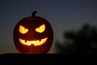 Wie im Erzgebirge Halloween gefeiert wird - Spätestens am Donnerstag werden vielerorts etwa wieder leuchtende Kürbisse für die passende Stimmung sorgen.
