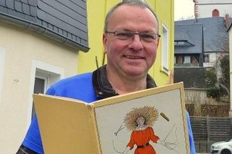 Wie in Mittweida doch noch Weihnachtsstimmung aufkommt - Beim Schacherhaus von Peter Großer wird am Nikolaustag vorgelesen.