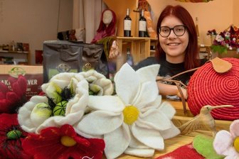 Wie in Plauen der faire Welthandel gefördert wird - Lucy Roth in ihrer Einsatzstelle: dem Weltladen in Plauen. 