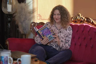„Wie ist es, wenn es schön ist?“ - Die Flöhaer Unternehmerin Sylva-Michèle Sternkopf und ihr neues Projekt - Sylva-Michele Sternkopf mit ihrem neuen Buch „Magic Marketing“.