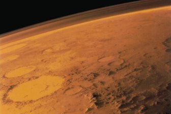 Wie kann man Mars-Reisenden das qualvolle Ende früherer Wismut-Kumpel ersparen? - Der Mars, im günstigsten Fall 55 Millionen Kilometer entfernt, im fernsten weit über 400 Millionen.