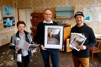Wie KI und eine Bildgeschichte einem alten Oberlungwitzer Industriegebäude helfen sollen - Die Bildgeschichte wurde in dem Raum der Fabrik präsentiert, der zum Titelbild wurde.