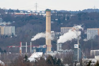 Wie lange der Abriss der Chemnitzer Esse noch dauert - Der Rückbau der ehemals 225 Meter hohen Esse in Altchemnitz ist deutlich vorangeschritten.