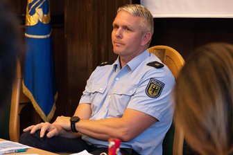 Wie laufen die Grenzkontrollen im Vogtland? - Polizeioberrat Marc Brötzmann leitet die Bundespolizeiinspektion Klingenthal.