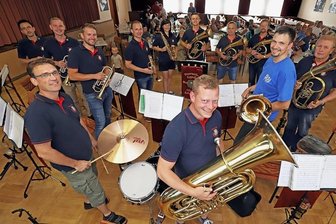 Wie Märsche und Polkas den Flutopfern helfen - Die Feuerwehrkapelle Niederbobritzsch hat ein Benefizkonzert für den Erftstädter Ortsteil Bliesheim gegeben. 