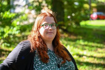 Wie Missbrauch das Leben einer Chemnitzerin zerstörte – und warum ihr ein Assistenzhund helfen würde - Ann-Sophie Dickel kämpft gegen das Trauma, das Missbrauch in ihrer Kindheit angerichtet hat.