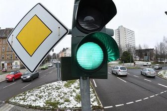 Wie mit Ampeln Strom gespart wird -