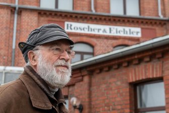 Wie Mittweidas Häuser der Jugend helfen - Karl Eichler ist in Altmittweida geboren und in Westdeutschland aufgewachsen. Nun hat der 77-Jährige eine Stiftung gegründet, die Jugendliche in Mittweida fördern soll. Das ehemalige Firmengelände der Werkzeugfabrik Roscher & Eichler in Altmittweida ist Teil seiner Familiengeschichte.
