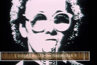 Wie MTV das Musikfernsehen erfand – und warum es jetzt verschwindet - Trevor Horn von der britischen Band The Buggles im Clip „Video Killed the Radio Star“. Es war das erste Video, das MTV sendete.