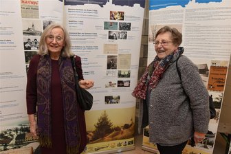 Wie Preßnitz zur Weltmusikstadt wurde: Große Resonanz auf Heimatabend in Steinbach - Aus Lohr im Spessart waren Ingrid Schipper und Christine Rummer (links) angereist. Ihre Familien hatten einst in der Preßnitzer Region ihr zu Hause.