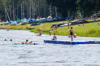 Wie sauber ist die Talsperre Pöhl? - Urlaubszeit an der Talsperre Pöhl. Es darf an vielen Stellen gebadet werden. Zuflüsse gibt es ebenso an vielen Stellen. Landestalsperrenverwaltung und Wasserbehörde sehen Handlungsbedarf, um die Wasserqualität zu verbessern, und fordern Maßnahmen, damit weniger Schadstoffe eingeleitet werden. 