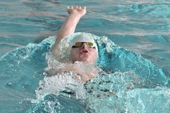 Wie Schwimmer aus dem Erzgebirge 500 Blatt Papier einsparen - Janne Reichel vom SV Schneeberg gab bei den Erzgebirgsspielen alles – und freut sich schon auf den Danish International Swim Cup im Mai.