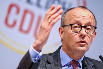 Wie sich CDU-Chef Friedrich Merz von der AfD abgrenzt - "Und wenn sich die halbe Republik drüber aufregt": CDU-Chef Friedrich Merz bei der Regionalkonferenz in Schkeuditz.