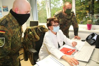 Wie sich das Gesundheitsamt in Freiberg für die vierte Welle rüstet - Monatelang war das Gesundheitsamt des Landratsamtes Mittelsachsen bei der Nachverfolgung der Kontakte von Corona-Infizierten auf Amtshilfe von der Bundeswehr angewiesen.