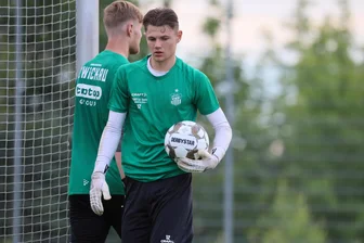 Wie sich der Meeraner SV aus der Fußball-Landesklasse einen Spieler des FSV Zwickau geangelt hat - Der ehemalige FSV-Torwart Leon Asseth spielt künftig in der Landesklasse beim Meeraner SV – allerdings als Feldspieler.