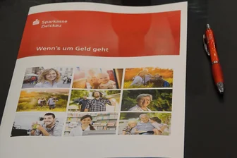Wie sich die Sparkasse Zwickau gegen weitere Millionenverluste versichert - Werbemappe der Sparkasse Zwickau: Die Bank will keine riskanten Geschäfte mehr eingehen.