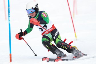 Wie sich die Vogtländer bei den Nord-, Ost- und Westdeutschen Meisterschaften im Ski Alpin in Schöneck geschlagen haben - Bela Neidhardt (SC Schöneck) ist auf der Slalom-Rennstrecke am Skihang „Hohe Reuth“ unterwegs.