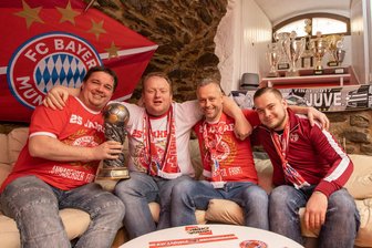 Wie sich Erzgebirger mit dem Bayern-Virus infizieren - Bayernfans aus Leidenschaft: Kai Lenarth, Andreas Wächtler, Mirko Schneider und Robin Keller (von links) vom FC Bayern Fanclub „Annaberger Front“.