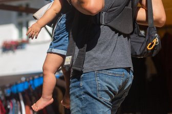 Wie sich Europas Väter mit ihren Kindern beschäftigen - In Deutschland erklären 42 Prozent der Väter, kranke Kinder mindestens ebenso häufig zu betreuen wie ihre Partnerinnen. (Symbolbild)