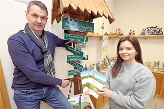 Wie sich Rechenberg-Bienenmühle für eine Zukunft ohne Schnee rüstet - Michael Funke, Bürgermeister von Rechenberg-Bienenmühle, und Jasmin Faust, Tourismus-Managerin für das "Aktivland Erzgebirge", sind guten Mutes, was die touristische Entwicklung der Region in der Zukunft anbelangt. 