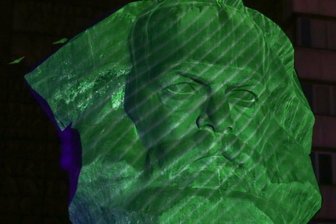 Wie sieht's nach 50 Jahren im Nischel aus? - Lichtshow: Das Nischel-Jubiläum ging mit einer Lichtinstallation vor Hunderten Besuchern an der Brückenstraße zu Ende.