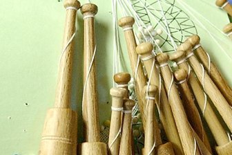 Wie viele machen mit? – Erzgebirger veranstalten „Schnitz- und Klöppel-Challenge“ in Chemnitz - Am Wochenende soll in Chemnitz geklöppelt und geschnitzt werden, was das Zeug hält.