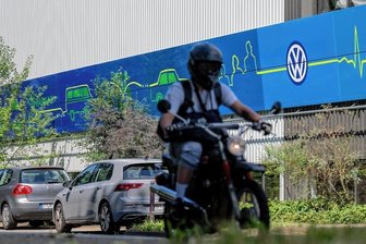 Wie VW sein Motorenwerk in Chemnitz auf Elektromobilität umrüsten will - Blick auf das Motorenwerk in Chemnitz. An dem Standort sind fast 1900 Mitarbeiter beschäftigt. 