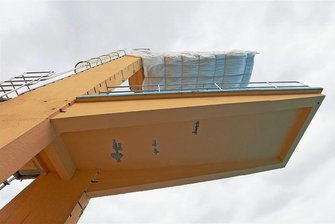 Wie weiter mit dem 04-Bad? Zwickauer OB lädt zum Gespräch - Der Sprungturm muss erneuert werden - wie so viele andere Einrichtungen auf dem Gelände des 04-Bades. Foto: Ralph Köhler/Archiv