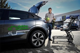Wie werden die Sachsen nachhaltiger mobil? - Ein Leihauto benutzt Clemens Kahrs aus Dresden selten. Ein Großeinkauf im Supermarkt ist so ein Anlass. Sonst fährt der ehemalige Regionalvorsitzende des Verkehrsclubs Deutschland (VCD) mit Fahrrad, Bus, Bahn und E-Scooter.