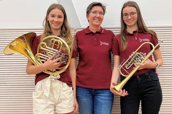 Wie zwei Frankenberger Mädchen für Musik brennen - Cornelia Jahn und ihre Töchter Lina (l.) und Leonie: Gut möglich, dass die Liebe zur Musik auch eine Rolle bei der späteren Berufswahl spielen wird.