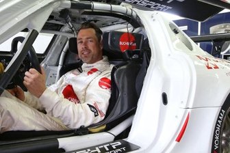 Wieder ein Melkus bei Rennen am Sachsenring zu Gast - Ronny Melkus am Sachsenring beim Probesitzen im Mercedes-Benz-Flügeltürer. 