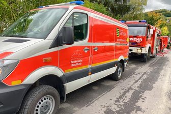 Wieder Einsatz wegen Buttersäure in Ehrenfriedersdorf - Bereits am Freitag war die Feuerwehr an der B 95 zum betroffenen Lkw ausgerückt.