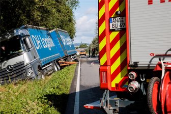 Wieder freie Fahrt: B 95 zwischen Annaberg und Bärenstein nach Unfall mehrere Stunden gesperrt - Ein gekippter Sattelzug hat am Mittwoch auf der B 95 für stundenlange Verkehrsbehinderungen gesorgt.