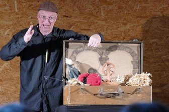 Wieder Hoffnung aufs Bühnenjubiläum - Frank Hirrich vom Figurentheater Ernst Heiter aus dem mecklenburgischen Peenehagen gehört zu den Künstlern, die im März gern an Schulen im mittleren Erzgebirge auftreten würden.