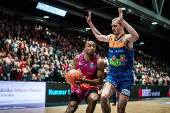 Wieder in der Verlängerung: Niners Chemnitz gewinnen irren Krimi gegen die Rostock Seawolves - DeAndre Lansdowne im Spiel der Niners Chemnitz gegen Rostock.